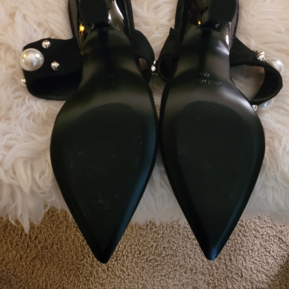 GORGEOUS BLACK SUEDE MULES W/ LARGE PEARLS - Picture 4 of 5